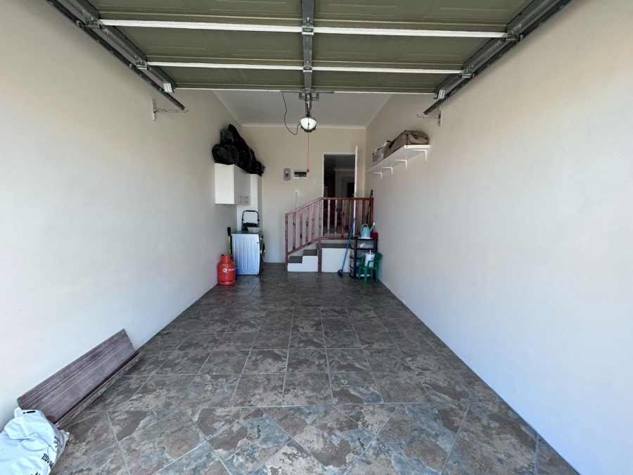 3 Bedroom Property for Sale in Cove Rock Eastern Cape